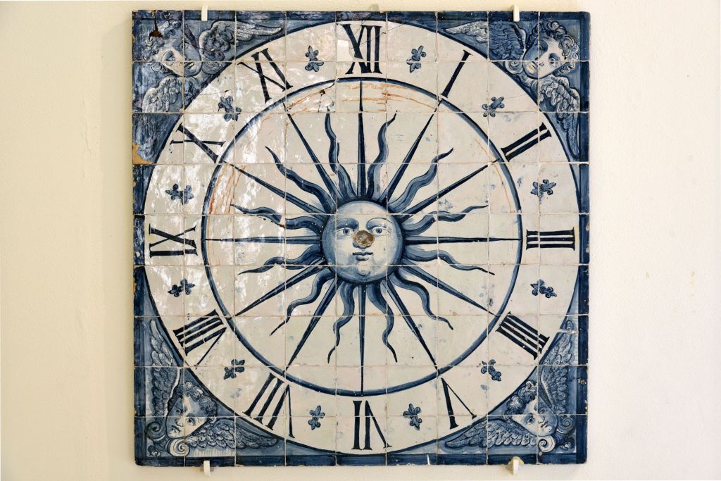 Clock dial of the Santa Maria de Seiça Monastery in Figueira da Foz, 18th century. © Museu Municipal Dr. Santos Rocha.